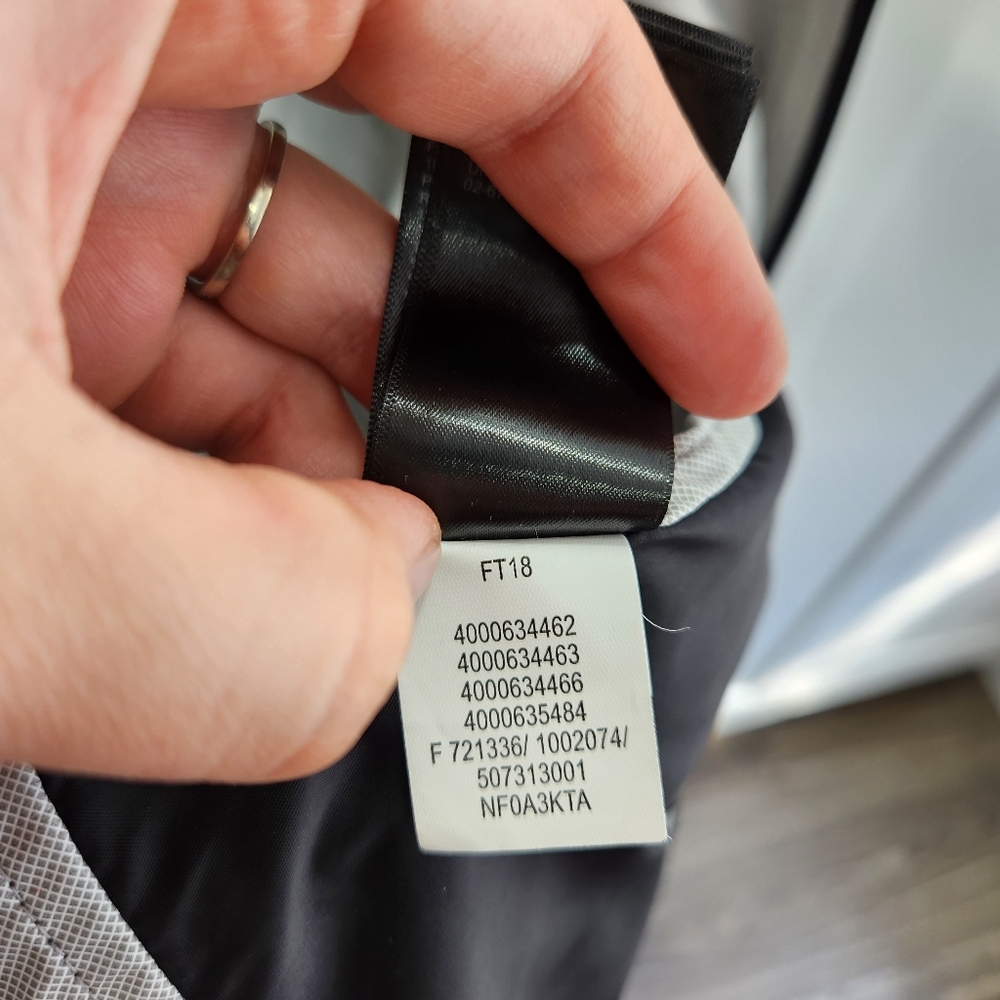 The North Face Active Stretch Rain Shell Jacket Medium - Picture 14 of 16